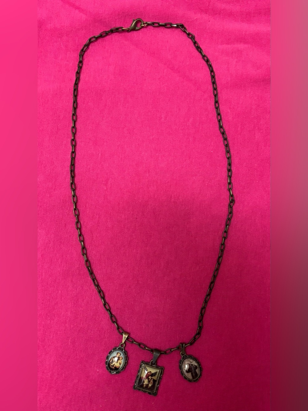 Multi Pendant 23” Chain Necklace in Black & Gold